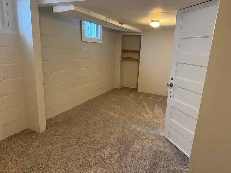 415 E State St — Photo 16