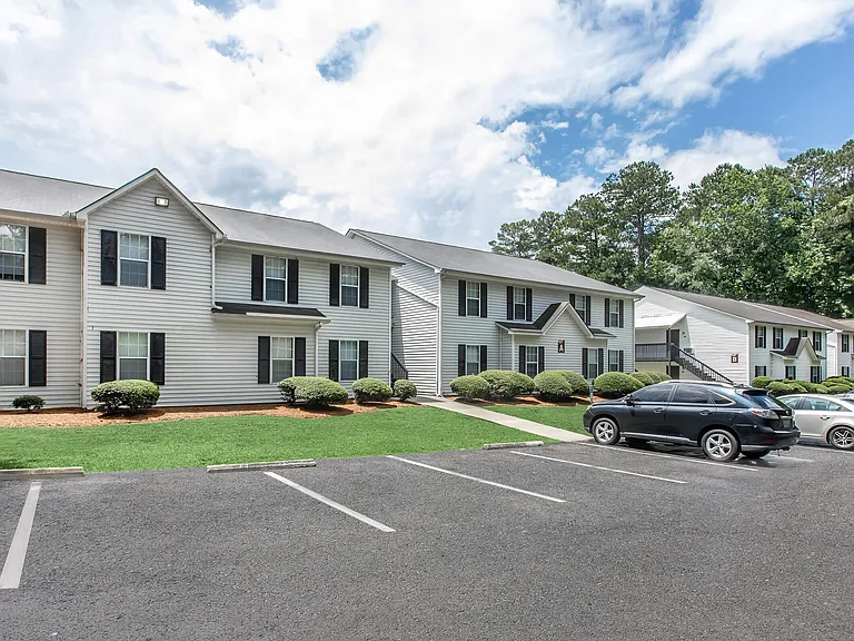 Cross Creek Apartments — Photo 12