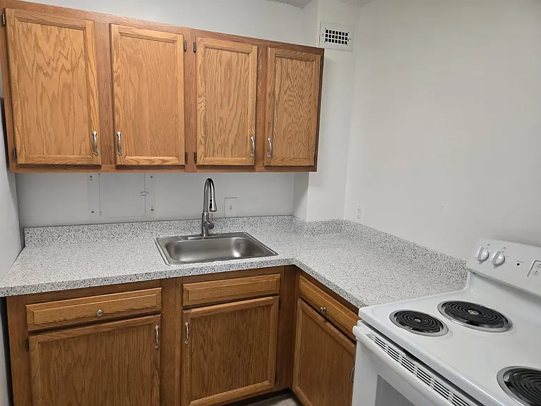 Calvert House Apartments — Photo 50