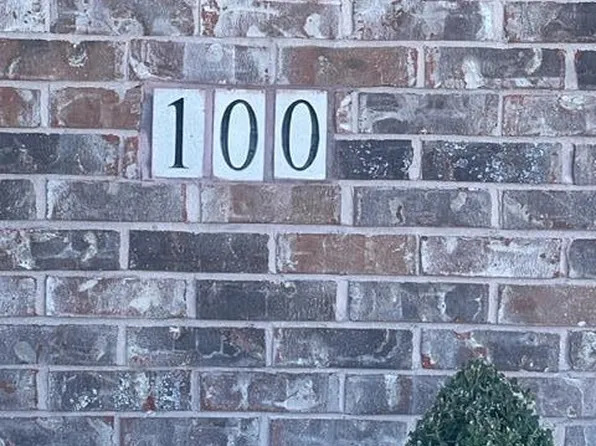 100 Rosin Dr, Highland, IL 62249