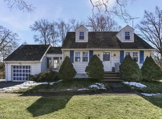 16 Handzel Rd, Whippany, NJ 07981