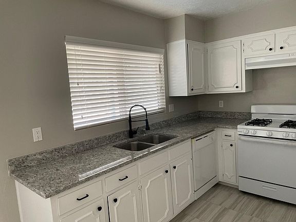 5th image of 10823 Ivanhoe Dr