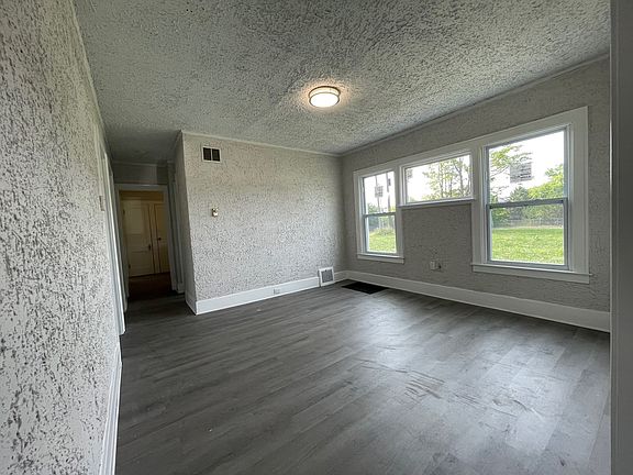 4th image of 1427 Calvert Ave