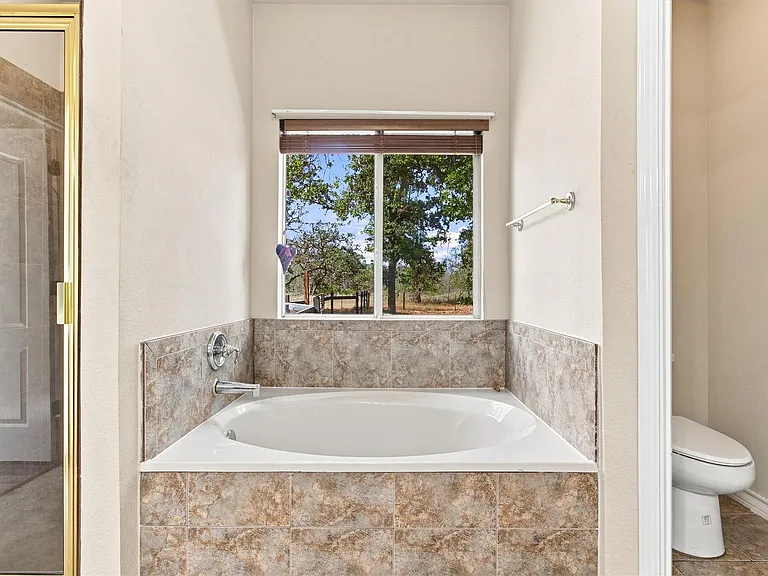 9729 FM 775 — Photo 15