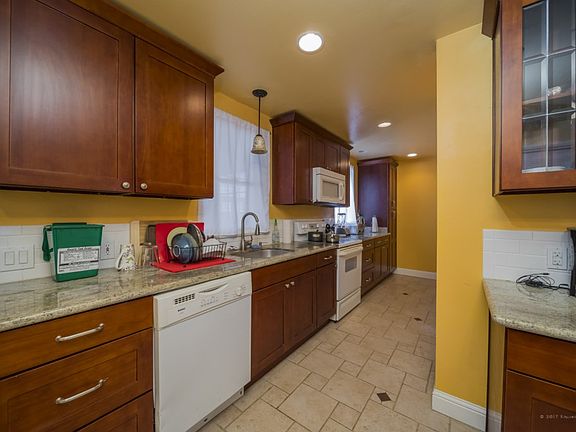 4th image of 107 21st Ave E Unit D