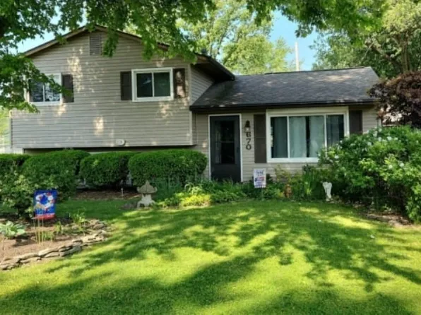 670 Oakwood Ave, Sheffield Lake, OH 44054