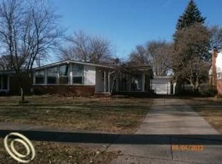 17111 Dolores St, Livonia, MI 48152