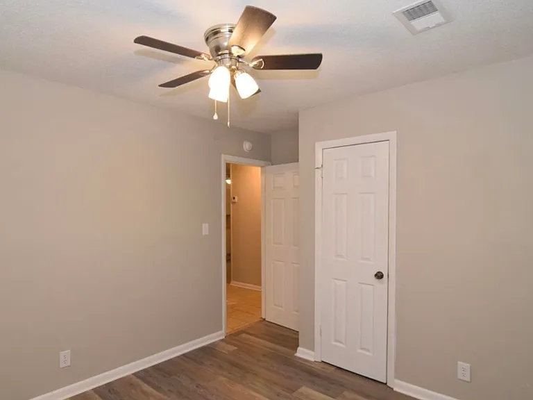 1921 Dianne Dr — Photo 7