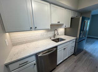 9052 W Swan Cir, Saint Louis, MO 63144