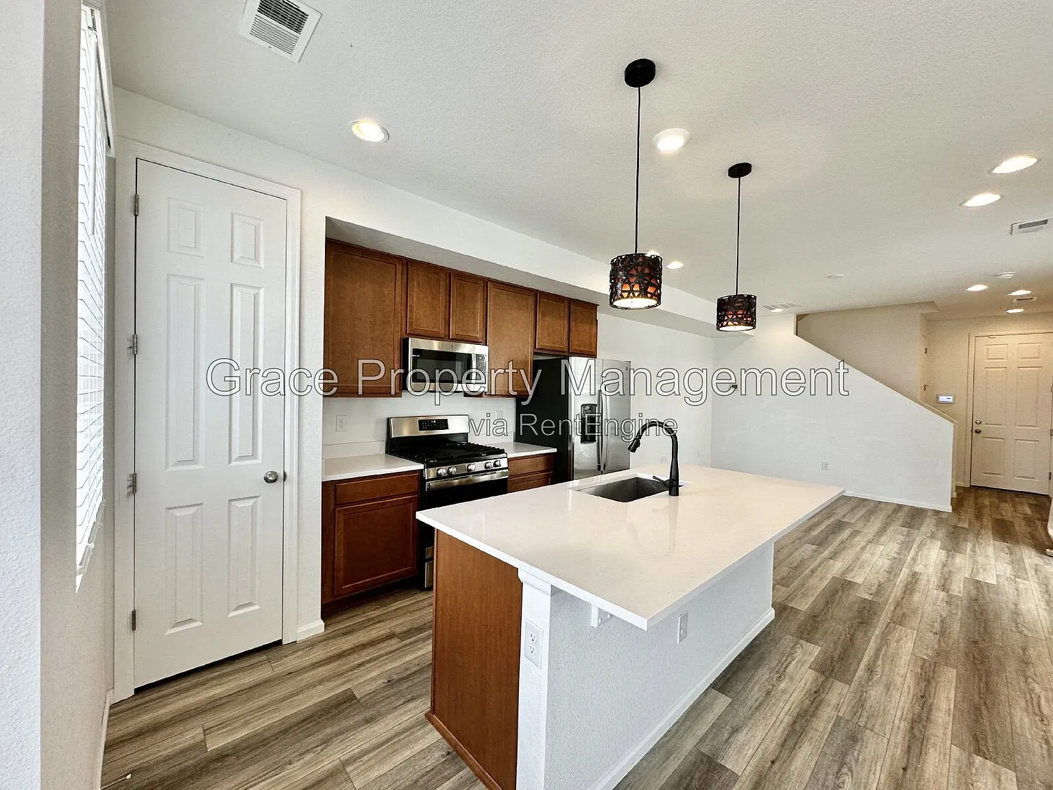 3 bed, 2.5 bath, 1405 sqft, $2,645 — Photo 3