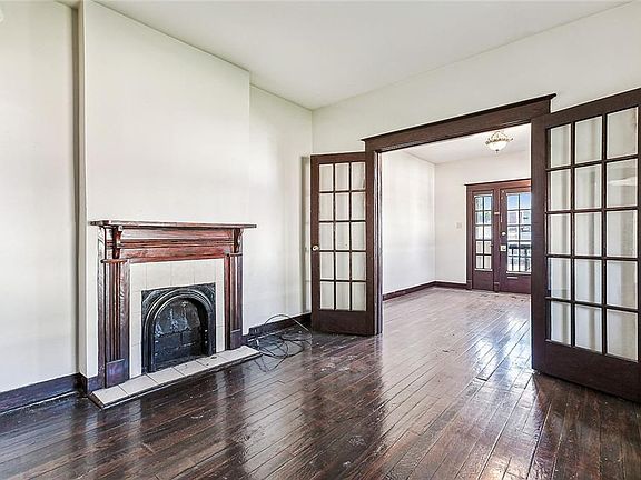 3rd image of 2745-47 Jasmine St