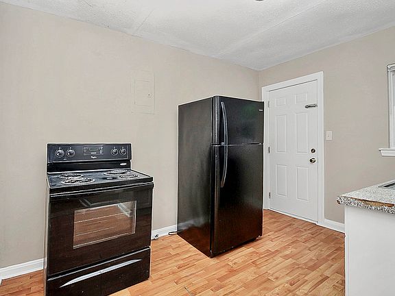 4th image of 2401 Celia Ave APT 2