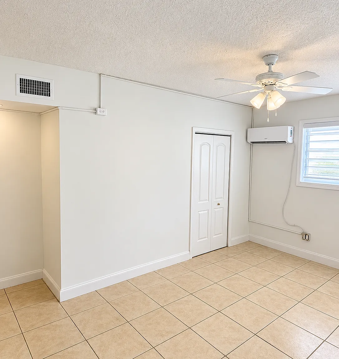 Studio, 1.0 bath, 520 sqft, $1,300 — Photo 3