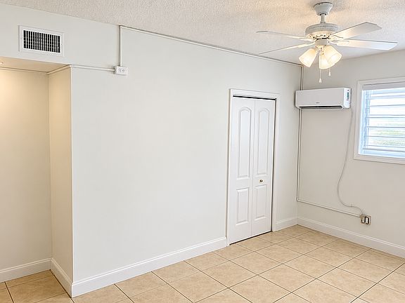 3rd image of 360 W 19th St #2