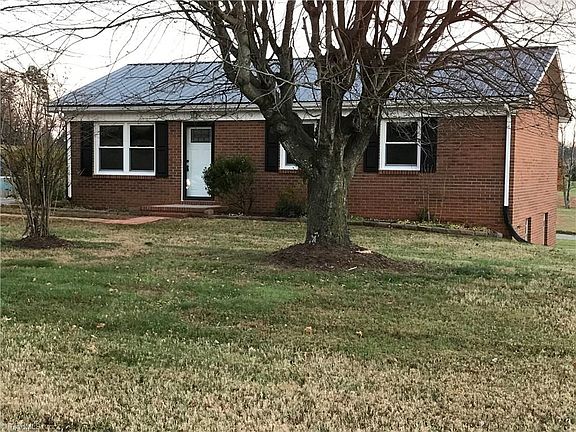 2nd image of 140 Woodcreek Dr