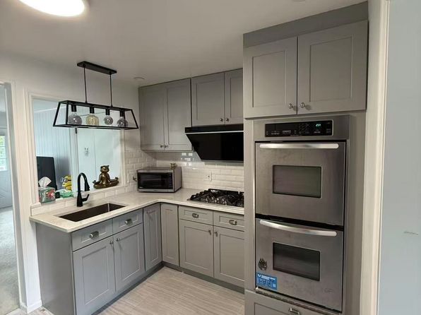 134 E 12th St
