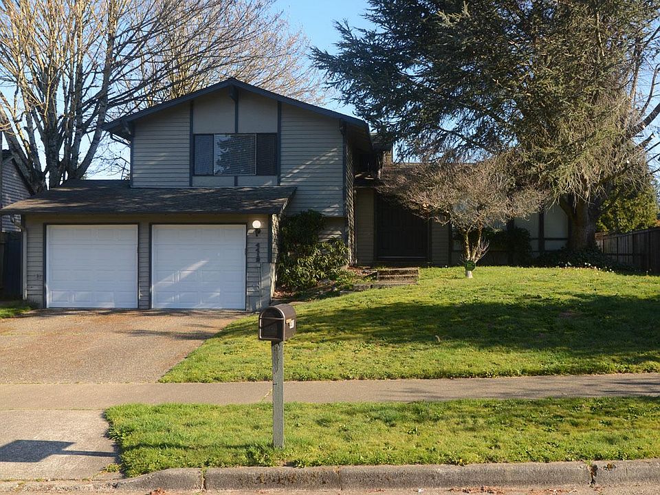 Tri Level 4 Bedroom 2.5 Bath 2140 Sq. Foot Home
