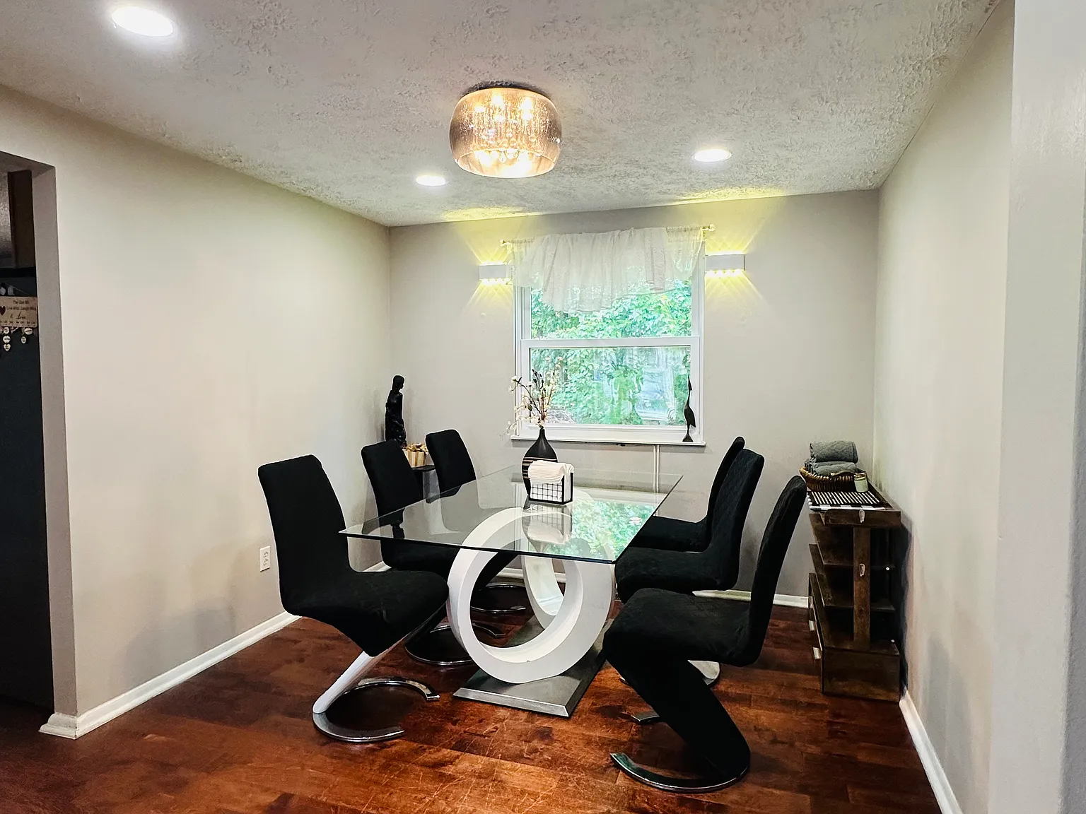 4 bed, 1846 sqft, $3,499 — Photo 4