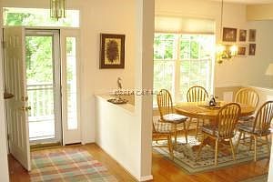 Foyer/Dining