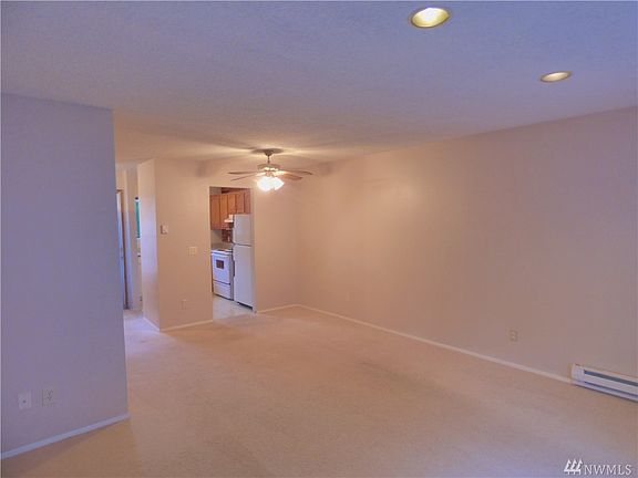 5th image of 10648 SE 254th Pl APT I2