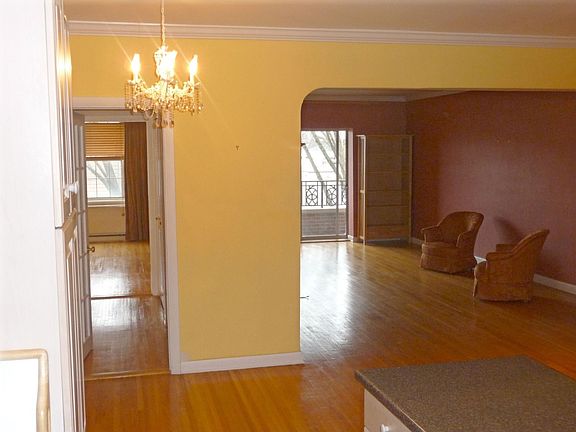 Bedroom (l) & LivingRm (r)