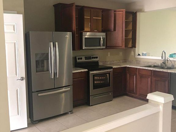 4th image of 4246 Highwood Dr