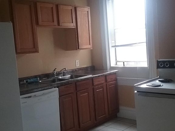 2nd image of 2746 Chippewa St #A
