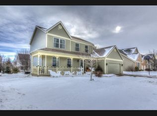 940 Foxpointe Dr, Sycamore, IL 60178