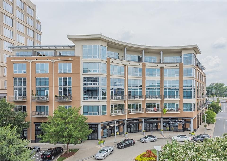 1st image of 1133 Metropolitan Ave #309