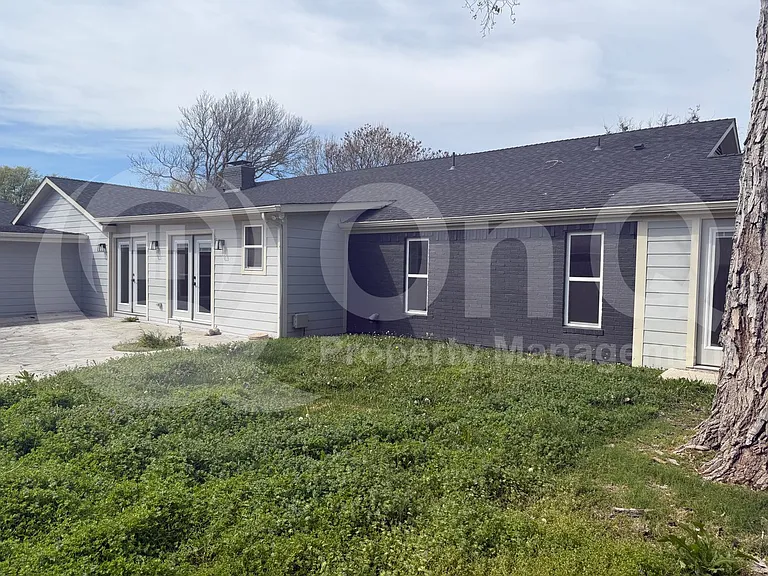 2517 Canterbury Ct — Photo 20