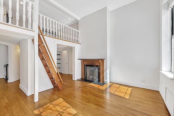 1st image of 126 E 27th St APT 1R