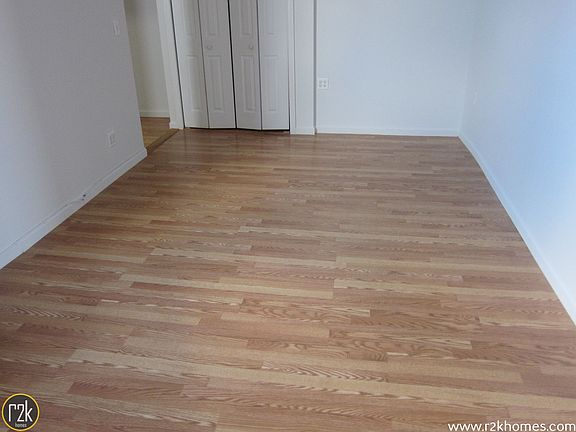 3rd image of 2827 37th St #19