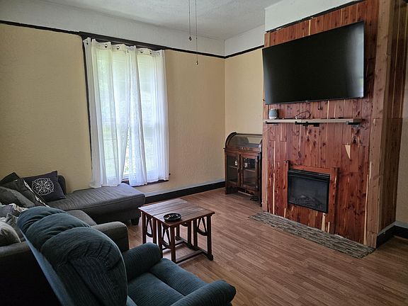 4th image of 502 4th St