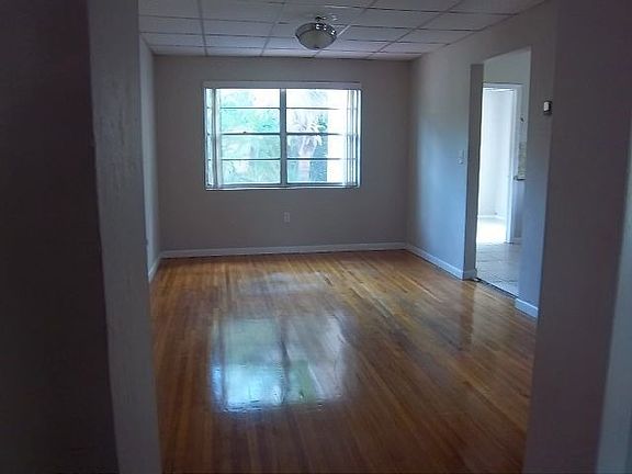 3rd image of 121 NW 26th Ave
