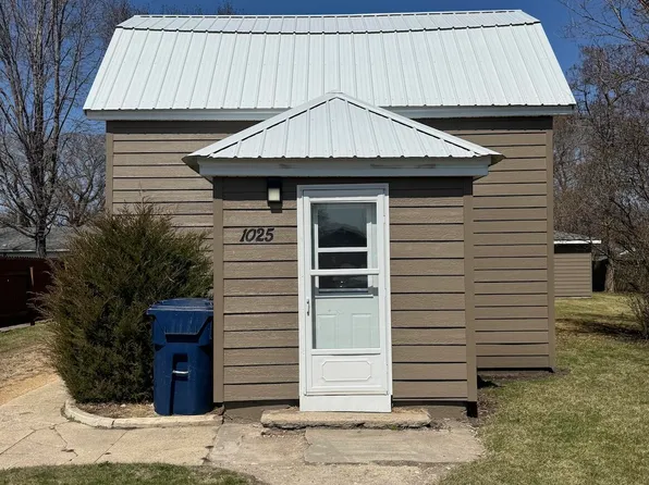 1025 4th Ave SE, Watertown, SD 57201
