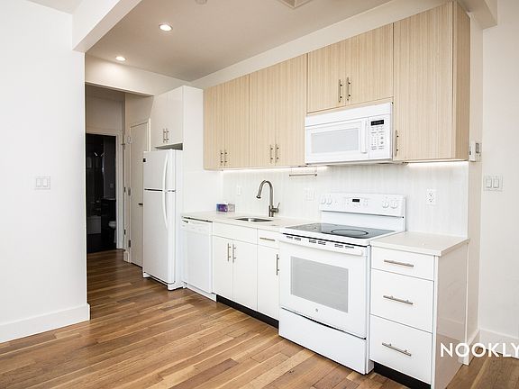 3rd image of 818 Lexington Ave #6D