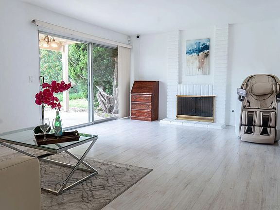 4th image of 17485 Plaza Del Curtidor Unit 192