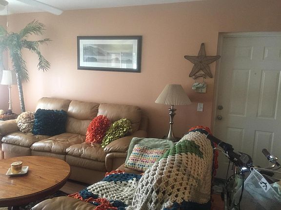 3rd image of 611 Villa Circle #611
