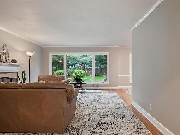 5th image of 3607 W 52nd Pl