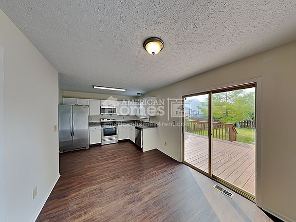 5th image of 165 Summertown Pl