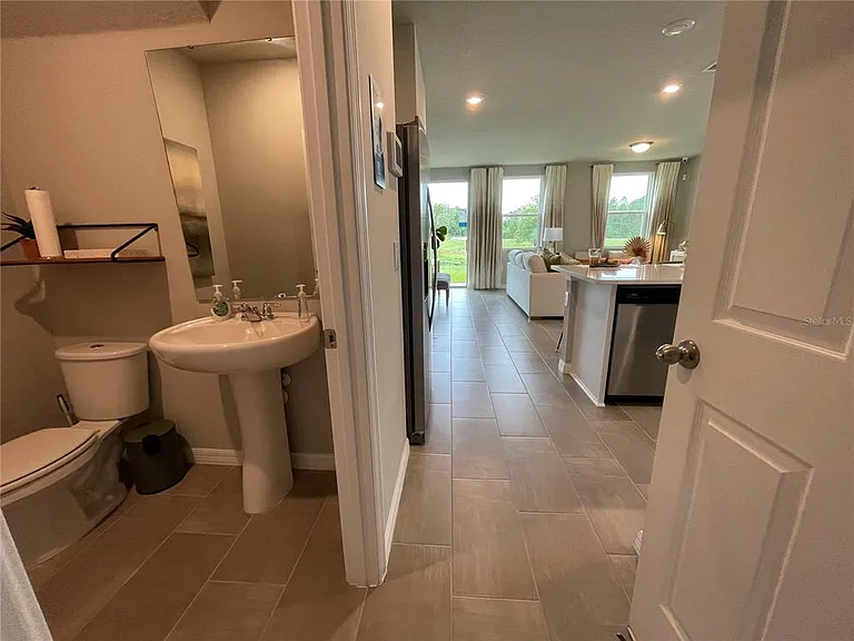 732 Legacy Dr — Photo 8