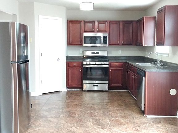 3rd image of 3582 Rosebud Park Dr