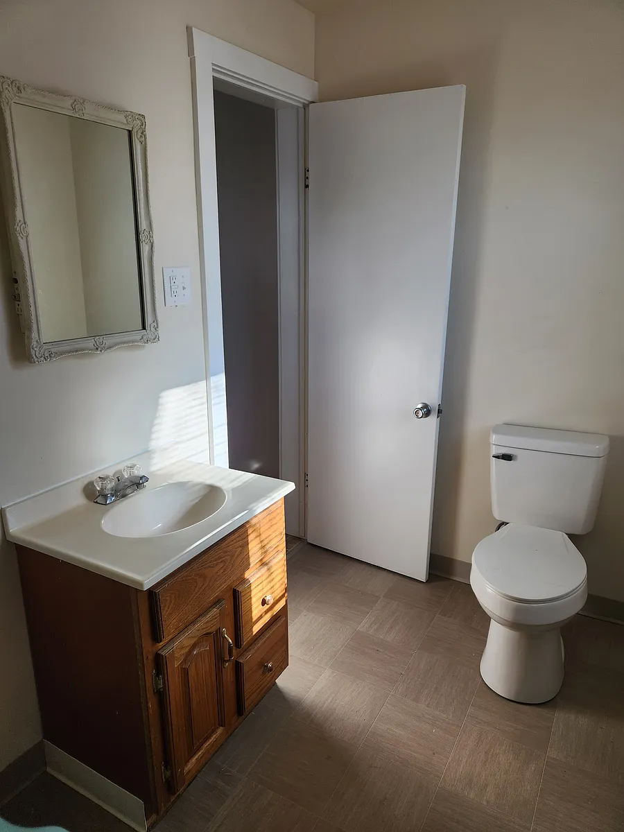 Bathroom - 703 E Northampton St #2