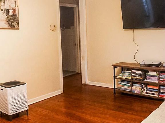 5th image of 323 Mount Vernon Ave