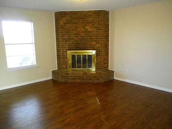 2nd image of 4002 Eastridge Dr