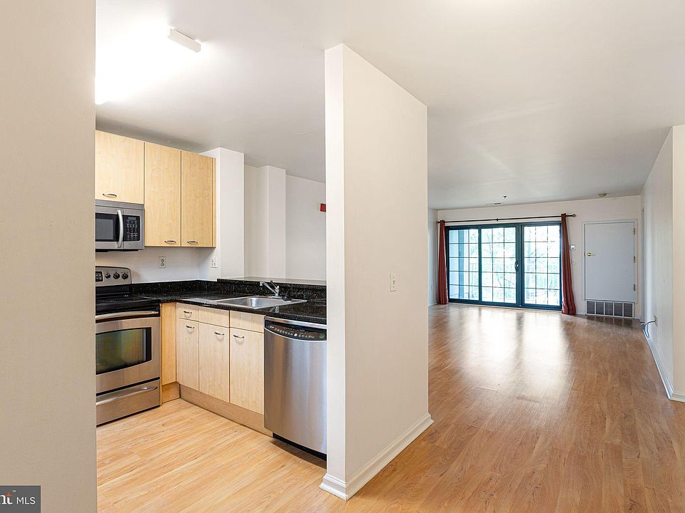 1st image of 2 Leverington Ave #38