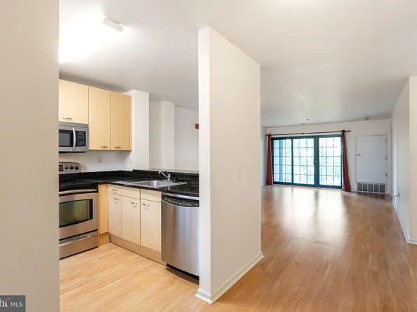 2 Leverington Ave #38, Philadelphia, PA 19127