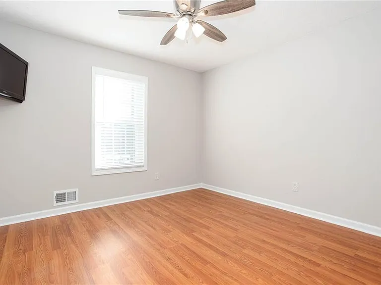 4049 Leicester Dr NE — Photo 18