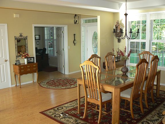 3rd image of 193 Skyview Dr