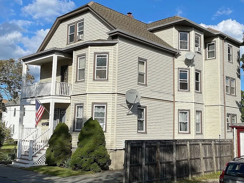 10-12 Baylies St